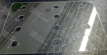 全自動(dòng)激光打孔機(jī).jpg